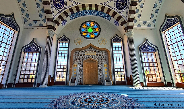 2024 Yılında Üç Ayların Manevi İklimi Başlıyor: İslam Dünyası İçin Önemli Günler Yaklaşıyor