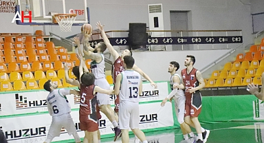 Akhisar Belediye Basket evinde Bersa'ya mağlup oldu