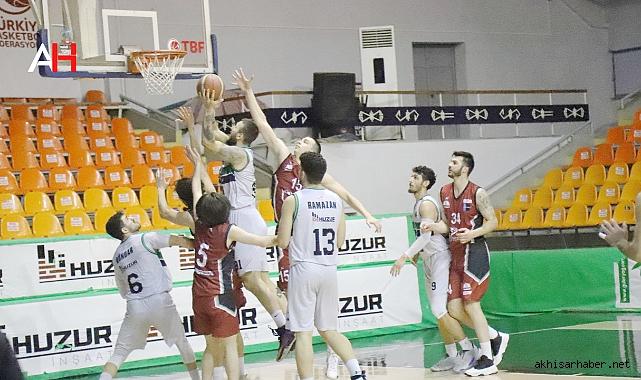 Akhisar Belediye Basket evinde Bersa'ya mağlup oldu