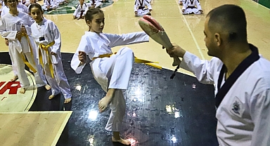 Akhisar Belediye Taekwon-do Takımından Büyük Başarı: 77 Sporcu Bir Üst Kemere Yükseldi