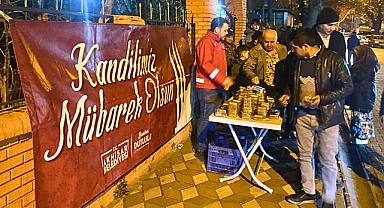 Akhisar Belediyesi Regaip Kandili'nde Camilerde Sıcak Helva Dağıttı
