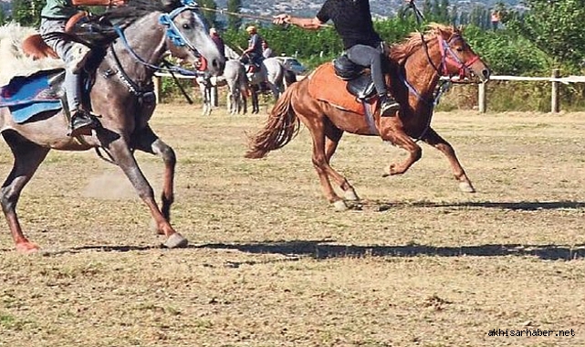 Akhisar'da Cirit Oyununda Trajik Kaza: 16 Yaşındaki Mehmet Erol Ağır Yaralandı