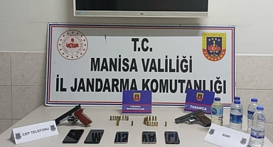 Akhisar'da Jandarma'dan Büyük Darbe: Çok Sayıda Kaçak Eşya ve Silah Ele Geçirildi