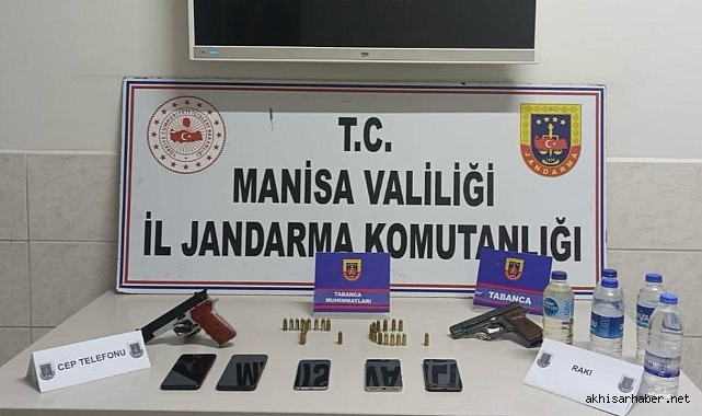 Akhisar'da Jandarma'dan Büyük Darbe: Çok Sayıda Kaçak Eşya ve Silah Ele Geçirildi