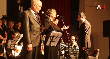 Akhisar'da Kültürel Ziyafet: ASDER'in Türk Halk Müziği Korosundan Büyüleyici Konser