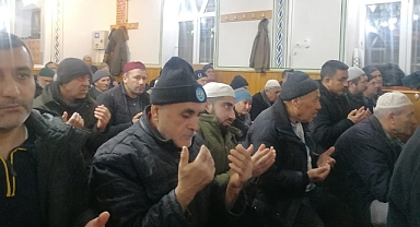 Akhisar'da şehitlerimiz için sabah namazında dualar edildi