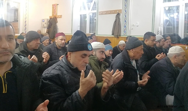 Akhisar'da şehitlerimiz için sabah namazında dualar edildi