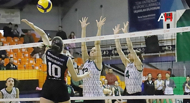 Akhisar'da Voleybolun Yıldızları Parlıyor: Akhisar Belediye, Turgutlu'yu Üç Sette Geçti