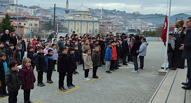 Akhisar'daki Okullarda Şehitlerimiz İçin Saygı Duruşu ve Anma Töreni