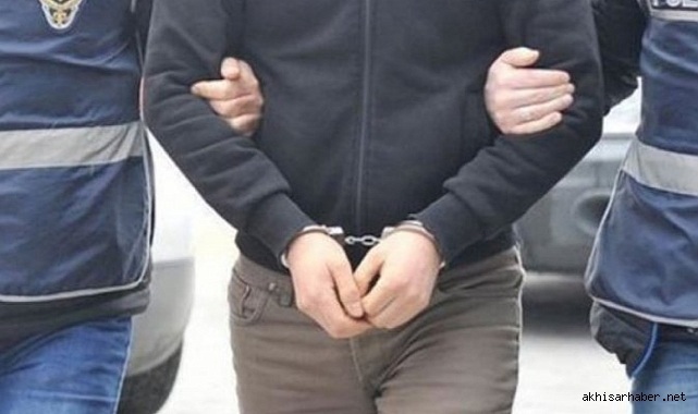 Akhisar İlçe Emniyeti Suçlulara Göz Açtırmıyor: Çoklu Suçtan Aranan Şahıs Yakalandı