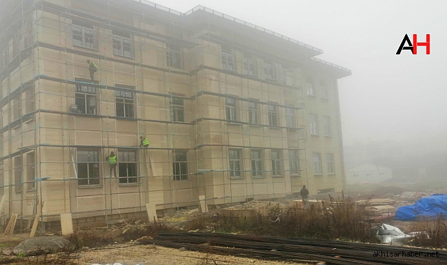 Akhisar'ın Yeni Hükümet Binası Yükseliyor: Kaymakam Murat Kütük İnşaatta İncelemelerde Bulundu