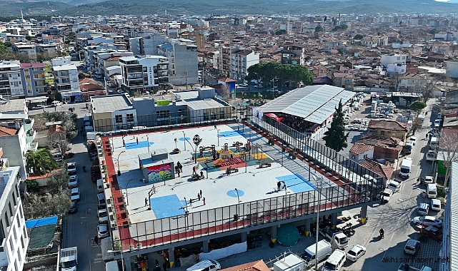 Akhisar Şehit Reşat Ergin Kapalı Pazaryerinde ilk tezgahlar kuruldu