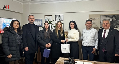 Akhisar Ziraat Odası Başkanı Ahmet Akbuğa'dan Anlamlı Ziyaret: Gazeteciler Günü Kutlaması