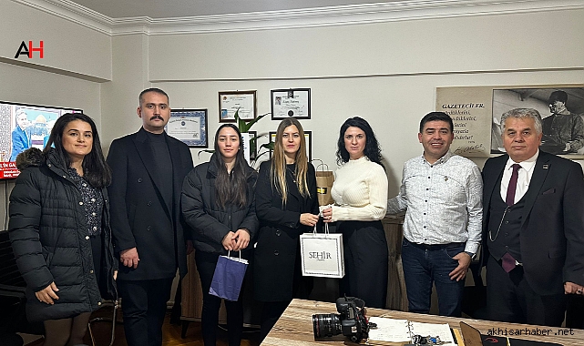 Akhisar Ziraat Odası Başkanı Ahmet Akbuğa'dan Anlamlı Ziyaret: Gazeteciler Günü Kutlaması