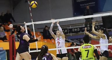 Akhisargücü Kadın Voleybol takımından muhteşem geri dönüş