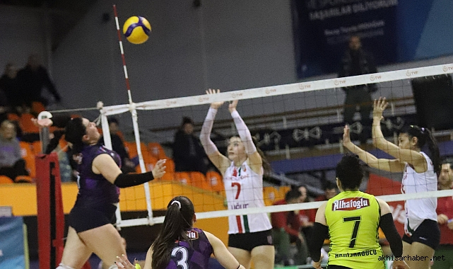 Akhisargücü Kadın Voleybol takımından muhteşem geri dönüş