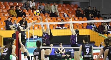 Akhisargücü Kadın Voleybol takımı evinde Manisa Büyükşehir'e mağlup oldu