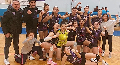 Akhisargücü Kadın Voleybol Takımı, İzmir Deplasmanında Büyük Zafer