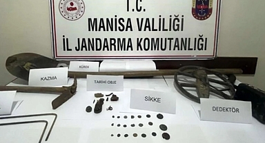 Definecilere darbe: Lidya ve Roma Dönemine Ait Eserler Ele Geçirildi