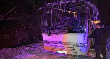 İşçi servisi minibüs küle döndü