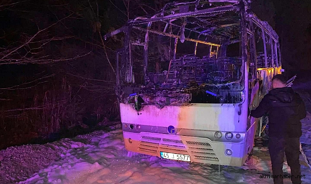 İşçi servisi minibüs küle döndü