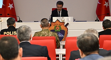 Manisa'da Seçim Güvenliği İçin Kapsamlı Hazırlık: Vali Ünlü Önderliğinde Toplantı Gerçekleştirildi