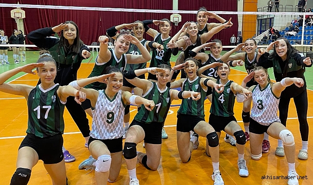 Akhisar Belediyespor Kadın Voleybol takımı Fenerbahçe'yi yenerek yarı finale yükseldi