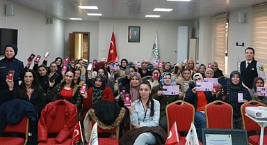 Akhisar'da Kadınlara Yönelik KADES Uygulaması Bilgilendirme Etkinliği Gerçekleştirildi