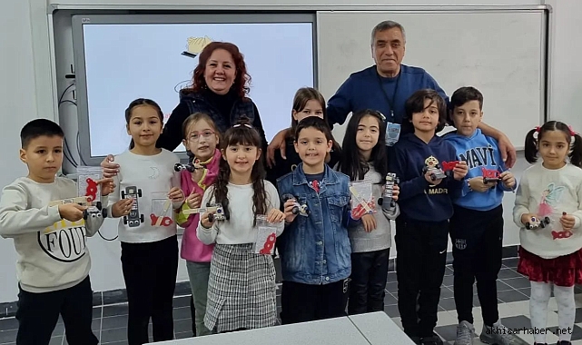 Akhisar'da "Kendin Yap Atölyesi" Yarıyıl Tatil Etkinlikleri Büyük İlgi Gördü