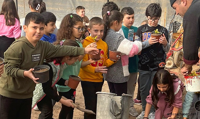 Akhisar'da Minik Eller Toprağa Hayat Verdi: 'Focus on Green' Projesi
