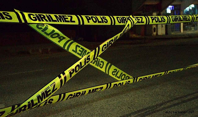 Akhisar'da Silahlı Çatışmanın Arasında Kalan Çocuk Ağır Yaralandı