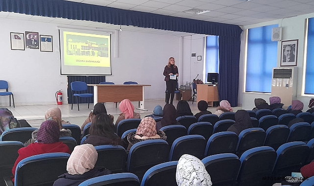 Akhisar'da Velilere Tütün Kullanımının Zararları Eğitimi