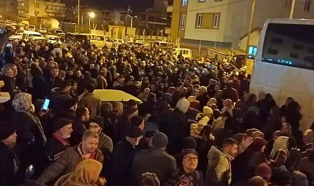 Akhisar'dan Kutsal Topraklara Umre Yolculuğu Başladı