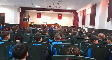 Akhisar İlçe Sağlık Müdürlüğünden Öğrencilere Ağız ve Diş Sağlığı Eğitimi