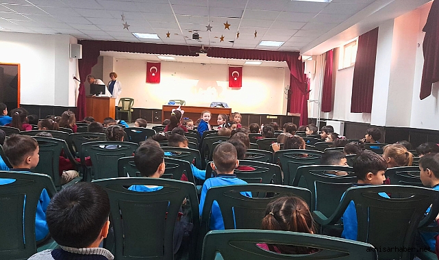 Akhisar İlçe Sağlık Müdürlüğünden Öğrencilere Ağız ve Diş Sağlığı Eğitimi