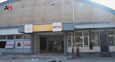 Akhisar Kapalı Spor Salonu'nda Tarihi Tadilat Başladı