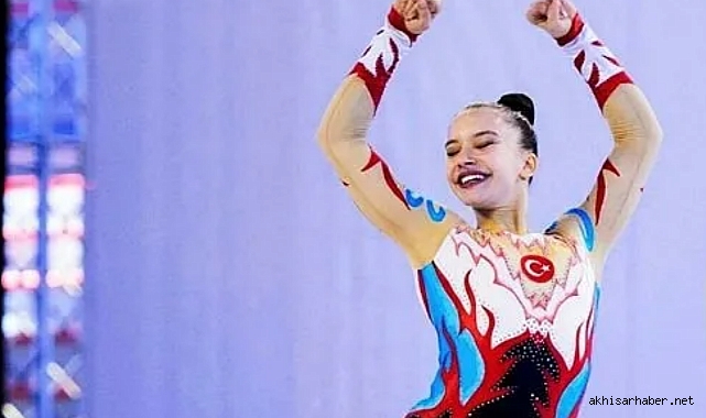 Akhisarlı Ayşe Begüm Onbaşı İstanbul'da Sahneye Çıkıyor