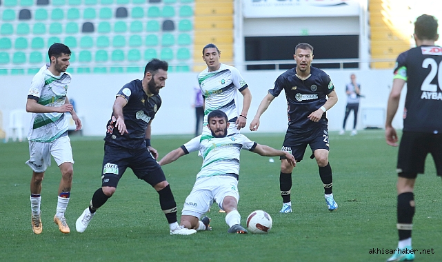 Akhisarspor, Konya Engelini Tek Golle Aştı