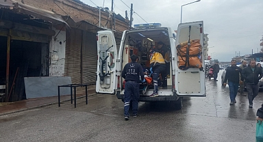 Alaşehir'de Çocuğa Çarpmamak İçin Manevra Yapan Araç, Bisiklet Sürücüsünü Yaraladı