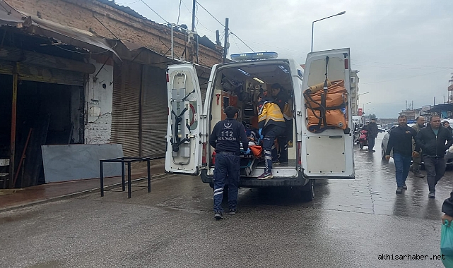 Alaşehir'de Çocuğa Çarpmamak İçin Manevra Yapan Araç, Bisiklet Sürücüsünü Yaraladı