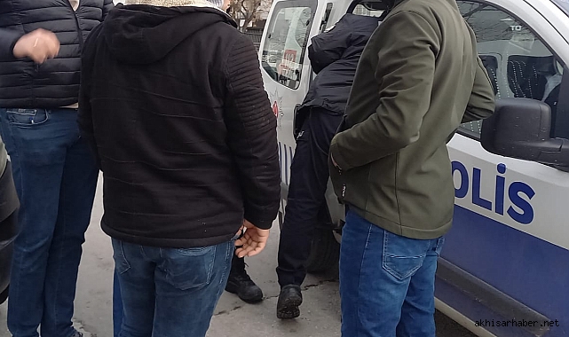 Askere Gideceğim Bahanesiyle Para Toplayan İki Dolandırıcı Yakalandı