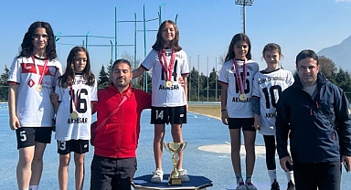 Atatürk Ortaokulu Öğrencileri Manisa'da Atletizm Şampiyonu Oldu