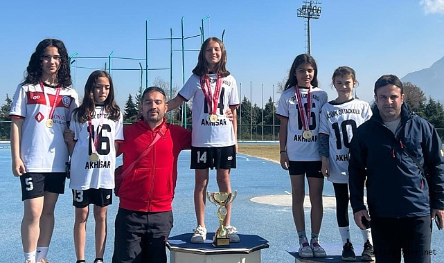 Atatürk Ortaokulu Öğrencileri Manisa'da Atletizm Şampiyonu Oldu