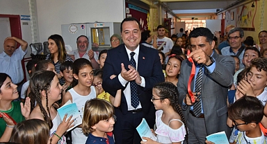 Başkan Dutlulu 5 Yıllık Maaşının Tamamını Öğrencilere Bağışladı