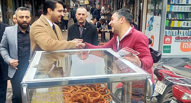 Hızır Şenol Akhisar sokaklarını karış, karış gezmeye devam ediyor