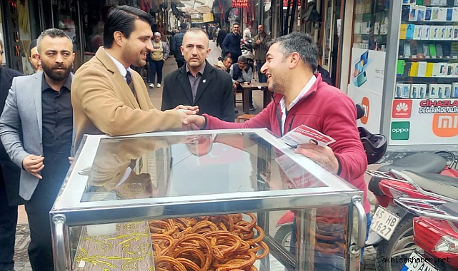 Hızır Şenol Akhisar sokaklarını karış, karış gezmeye devam ediyor