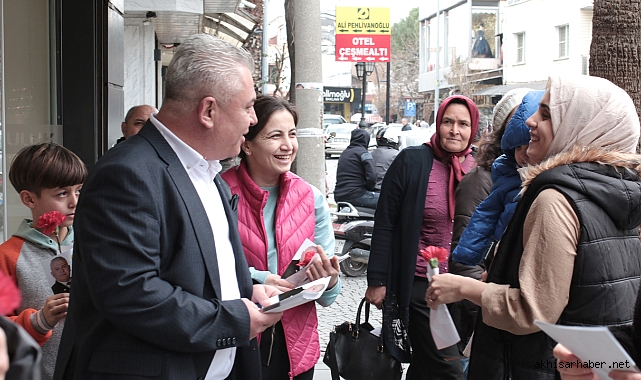İYİ Parti Adayı Hüseyin Ali Doğan'dan Akhisar'da Sevgililer Günü Sürprizi