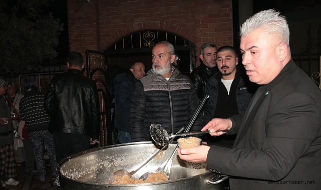 İYİ Partili Hüseyin Ali Doğan'dan Berat Kandili'nde Helva İkramı