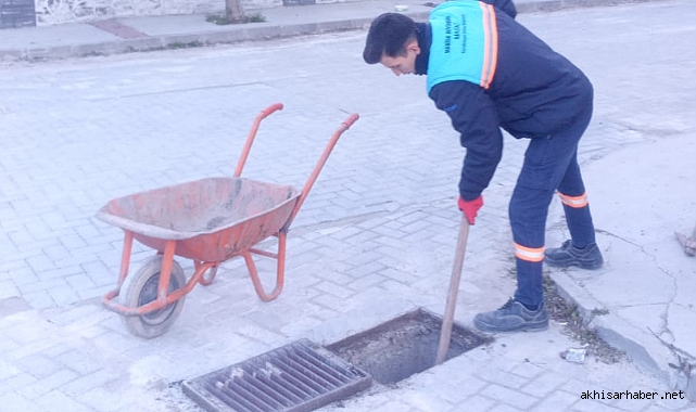 Kırkağaç’ta İki Mahallenin Yağmursuyu Izgaraları Temizlendi