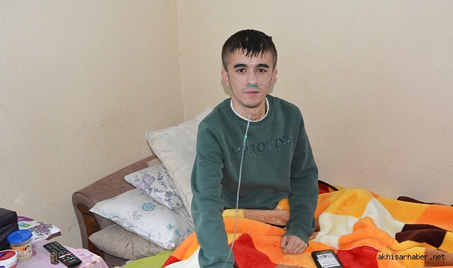 Manisa'da Akciğer Nakli Bekleyen Genç, Çaresizlikle Mücadele Ediyor